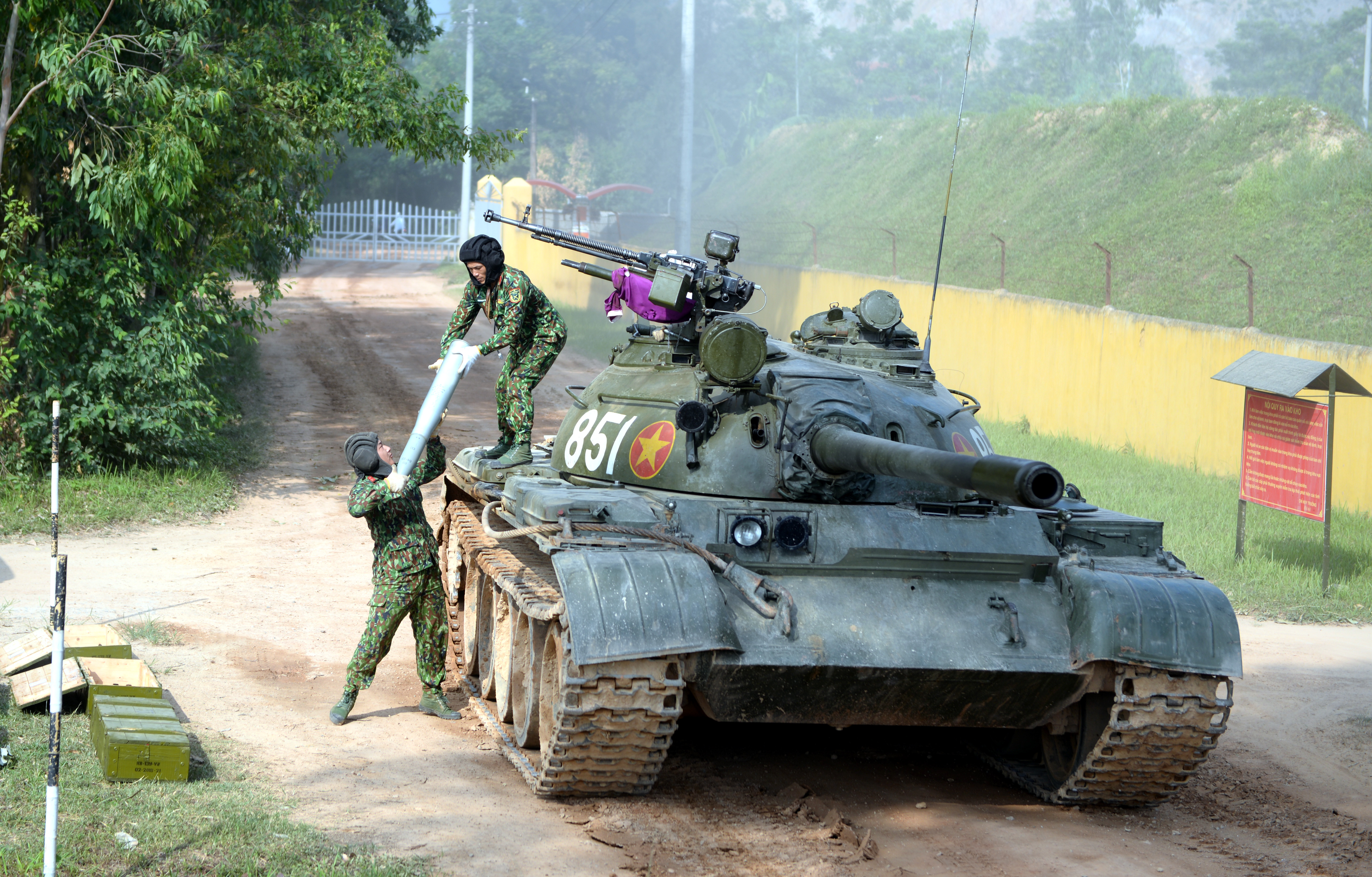 Lửa thử vàng, gian nan thử sức
